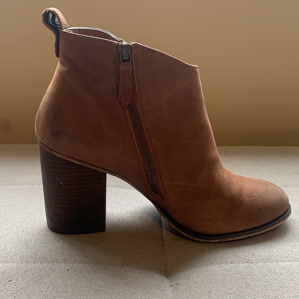 B.P. Women's Brown Block Heel Leather Bootie Size 9.5 - Picture 1 of 15